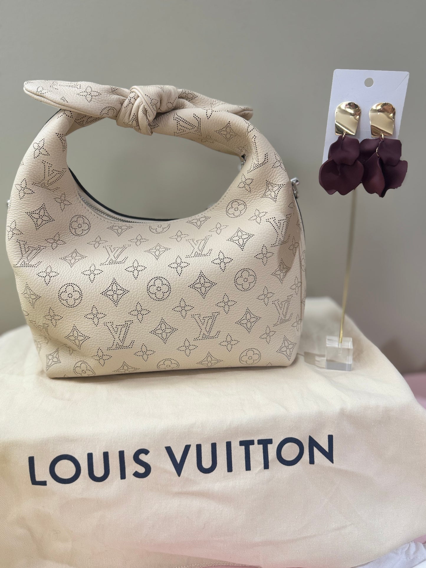 Louis Vuitton Knotted Handle Bag – Beige Monogram Leather Hobo