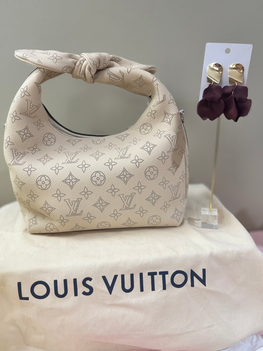 Louis Vuitton Knotted Handle Bag – Beige Monogram Leather Hobo