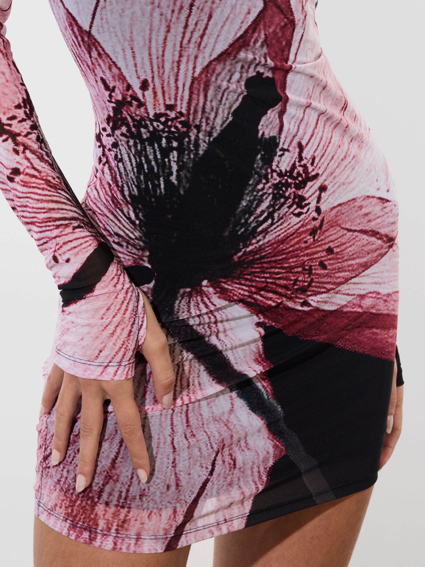 Alice + Olivia Dormda Mini Dress with thumbholes in Luna Floral