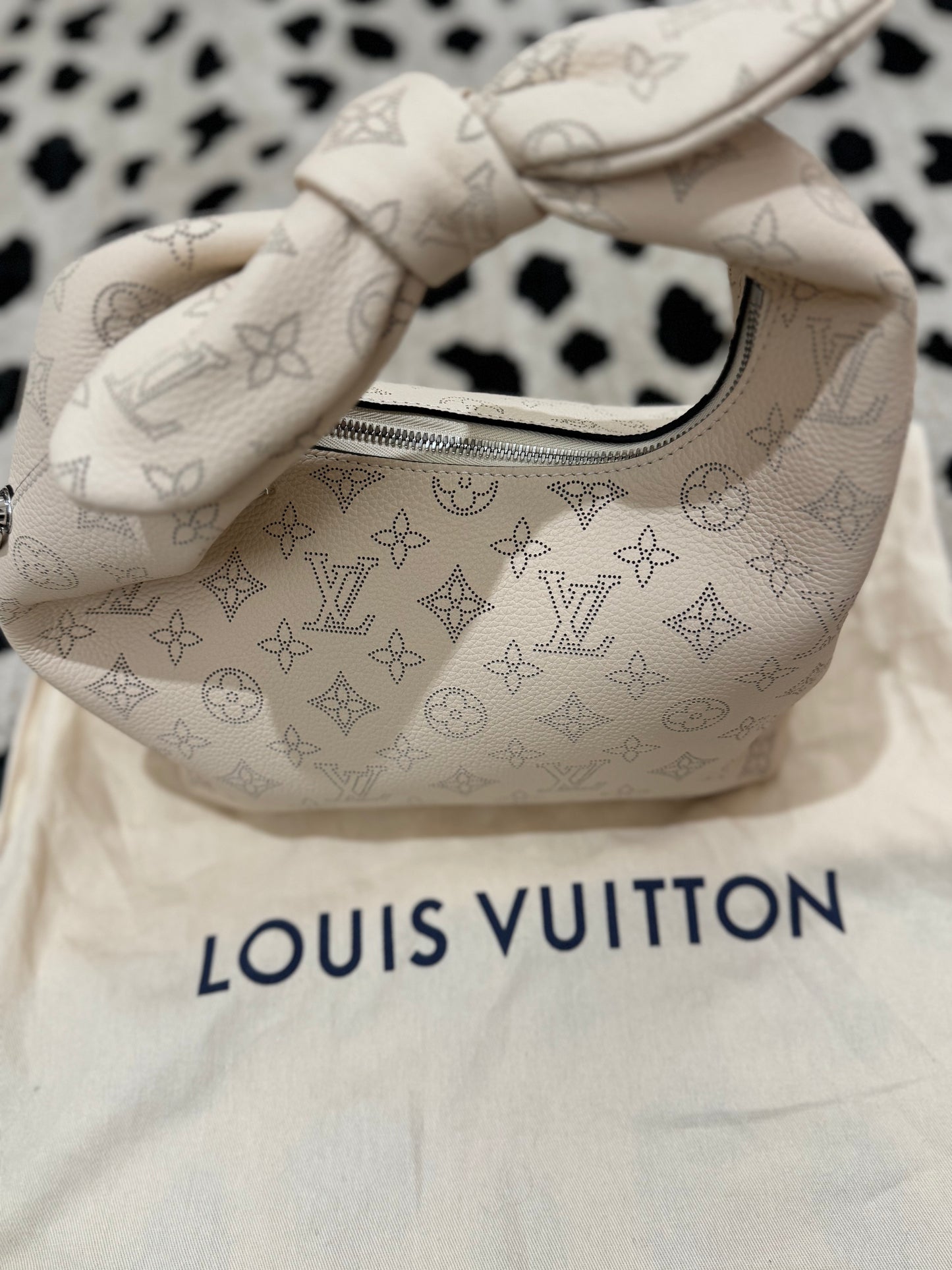Louis Vuitton Knotted Handle Bag – Beige Monogram Leather Hobo